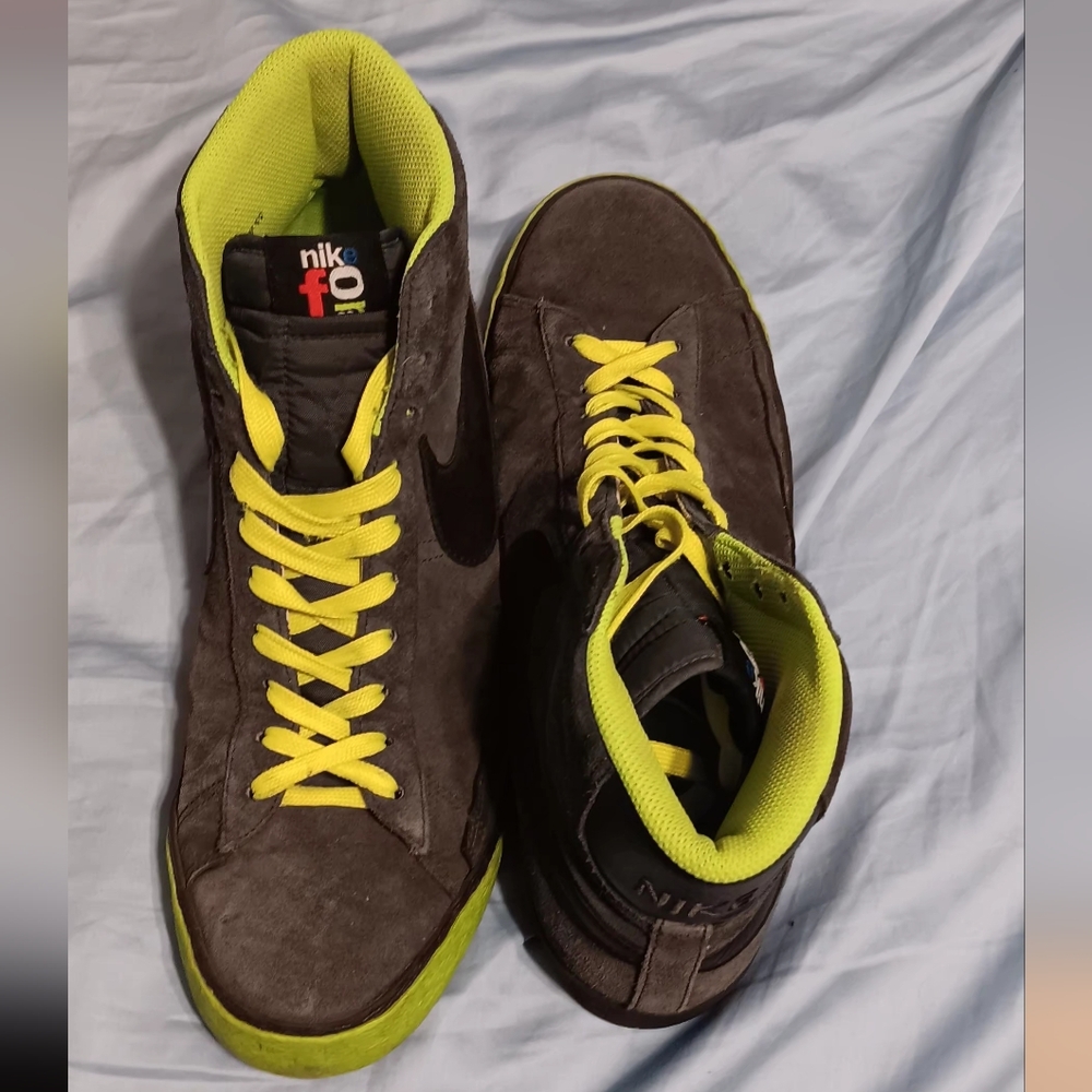 Nike Men's Gray and Neon Green Sneakers